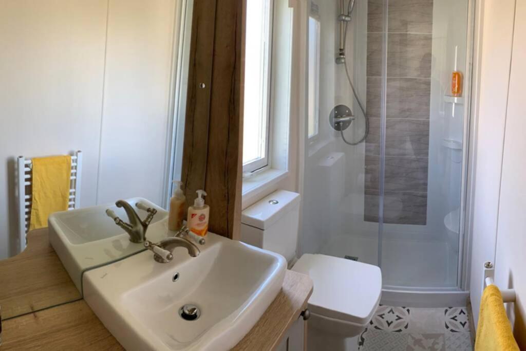 The Warren Villa South Cerney Bagian luar foto