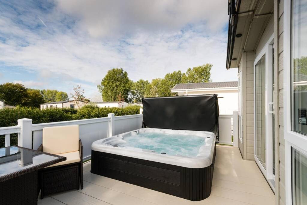 The Warren Villa South Cerney Bagian luar foto
